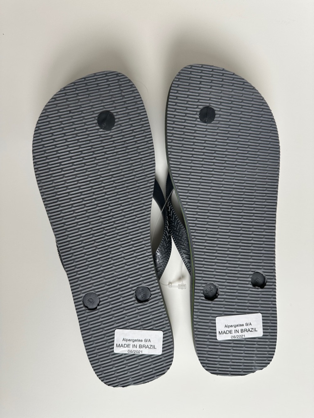 Havaianas Brazil Logo Flip Flops Steel Gray Mens 9/10 Womens 11/12 NWT - Picture 2 of 7